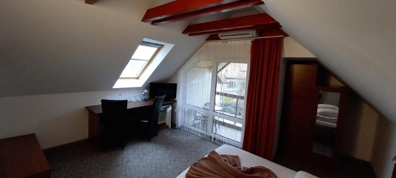 Pensiunea Riunione Brasov Bagian luar foto